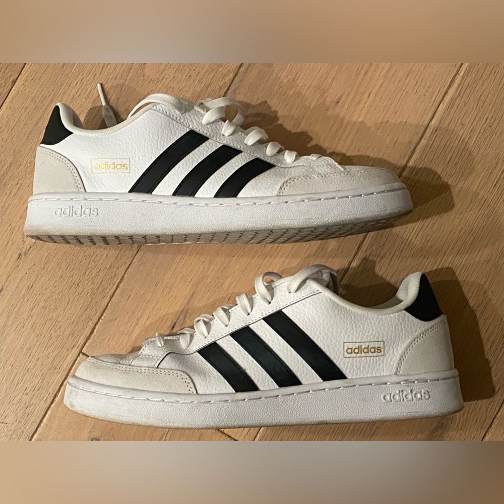 Adidas men size 10 classics with cloud foam